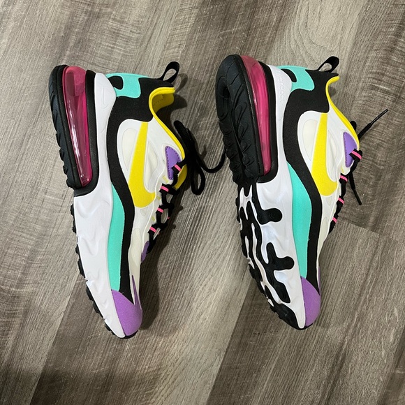 Women Nike Air Max 270 React - Picture 2 of 8
